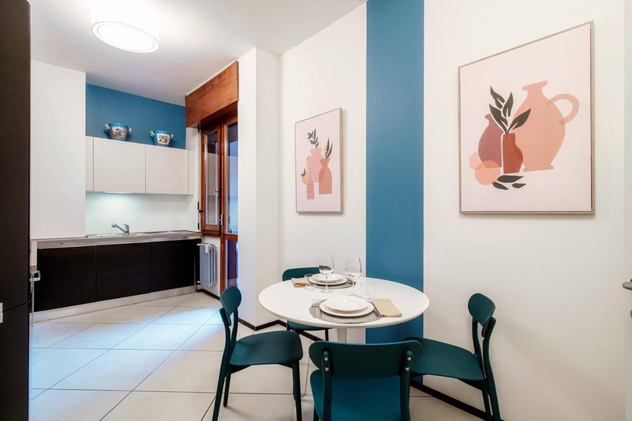 Blue Mood - By Myhomeincomo Apartment