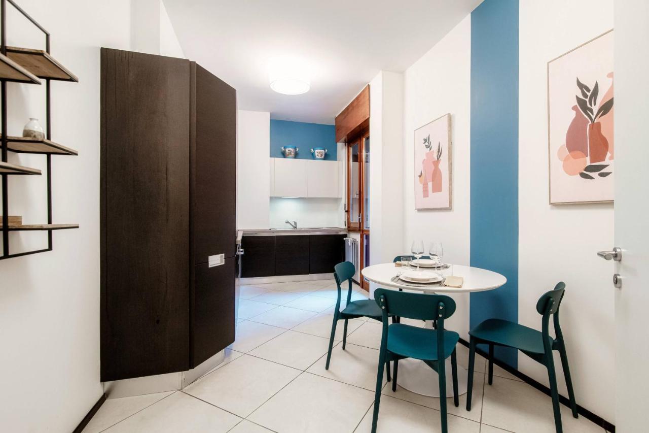 Blue Mood - By Myhomeincomo Apartment