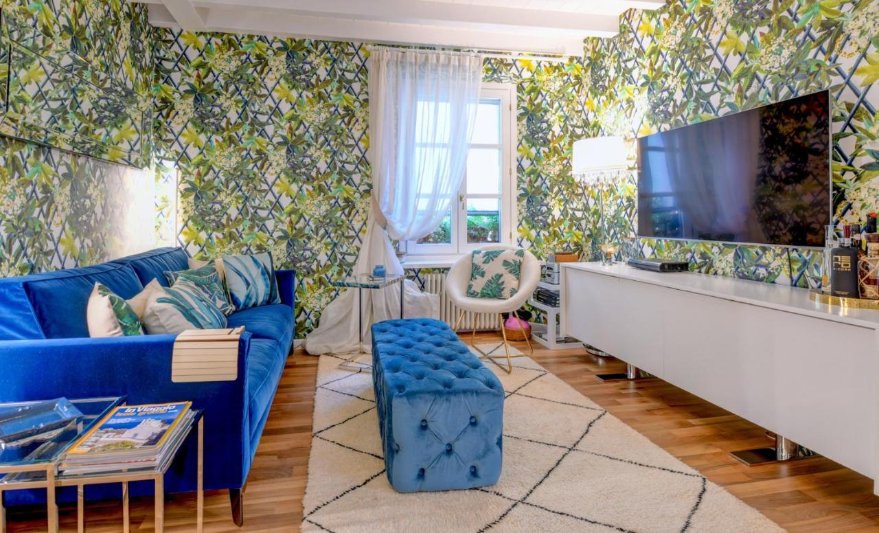 Glow - By Myhomeincomo Apartment Como