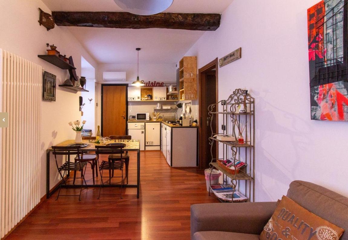 Piazza Volta Apartment