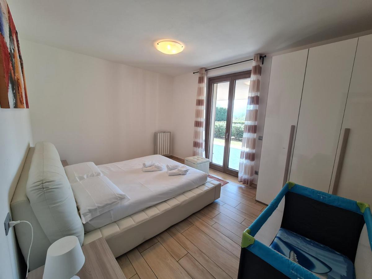 Villa Tadi Laro, Colico, Di *