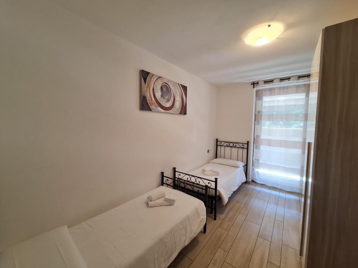 Tadi Laro, Colico, Di Villa *