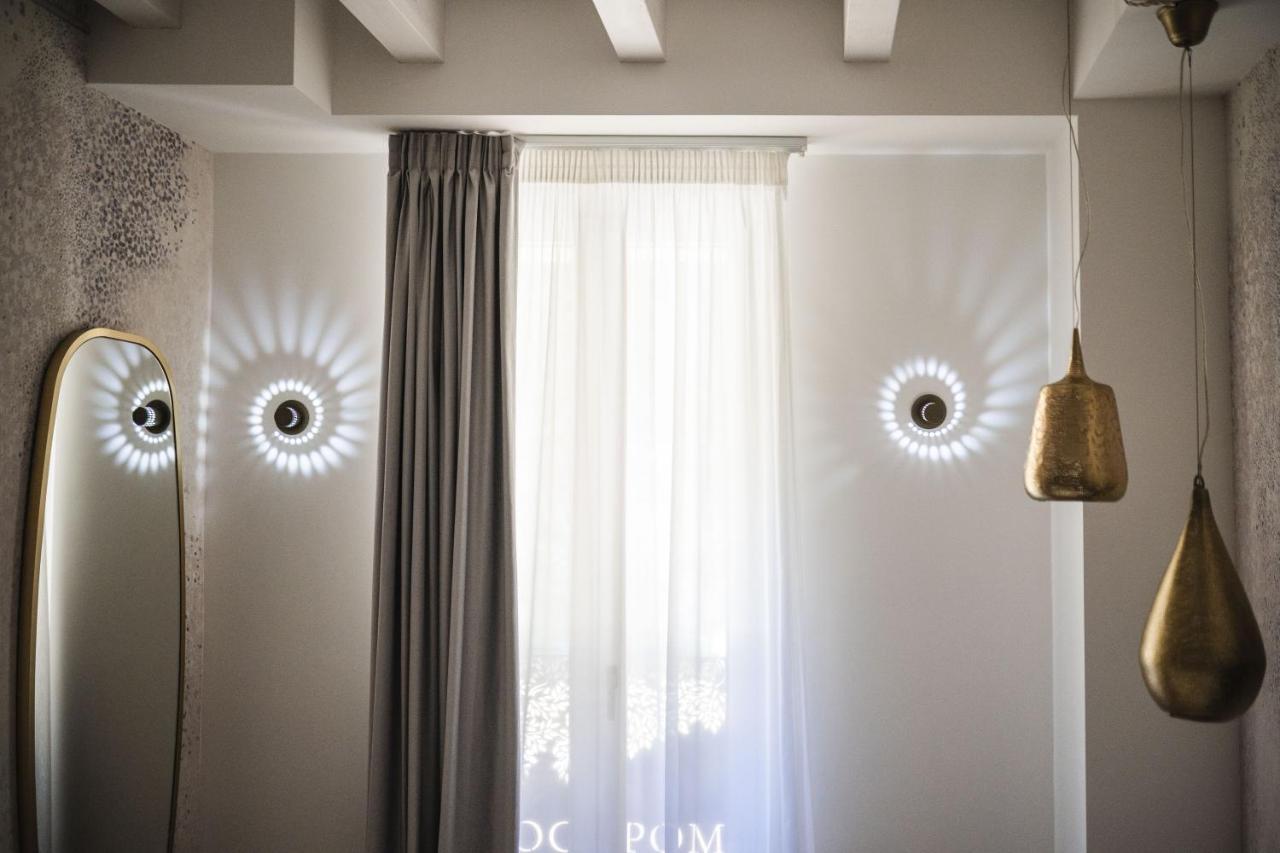 Luxury Rocopom - Front Hotel