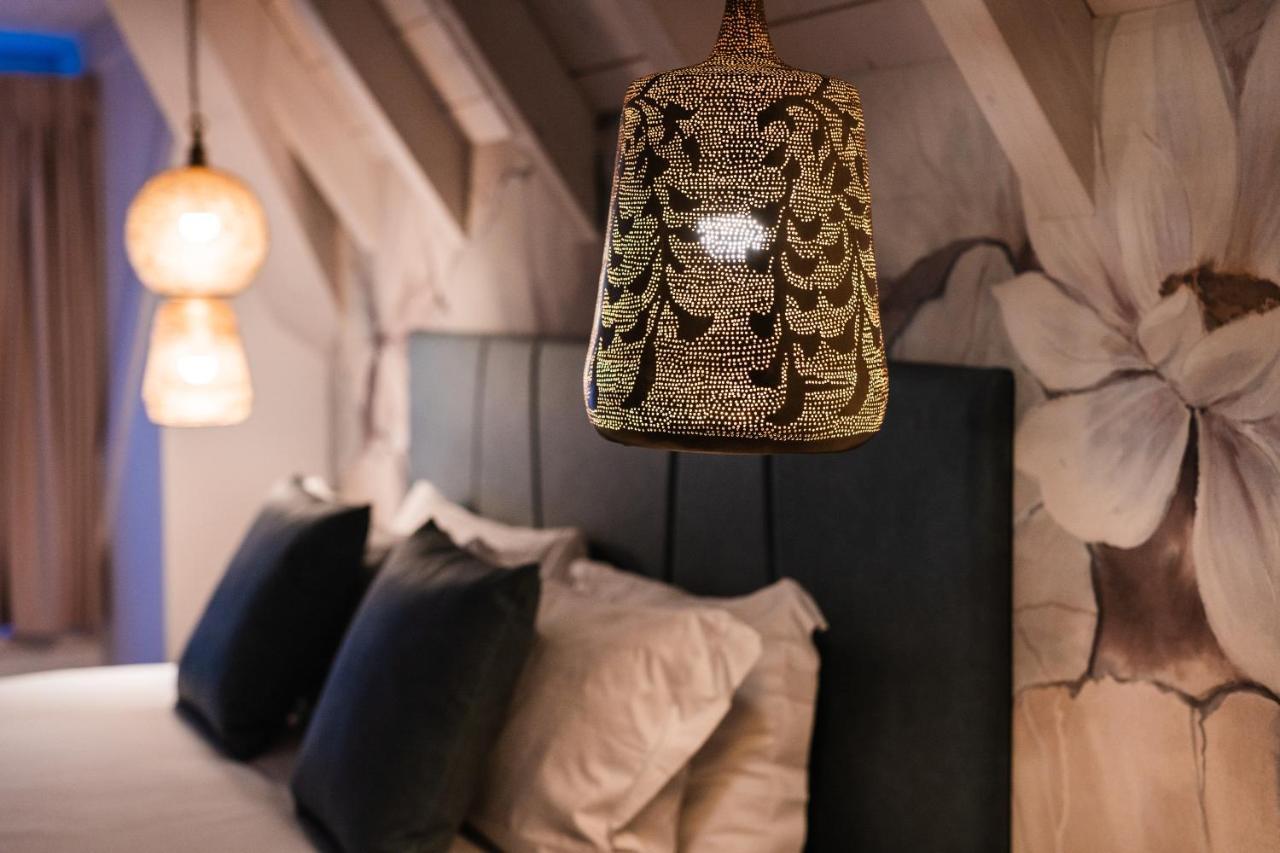 Luxury Rocopom - Front