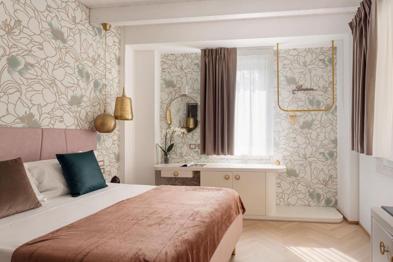 Hotel Luxury Rocopom - Front *