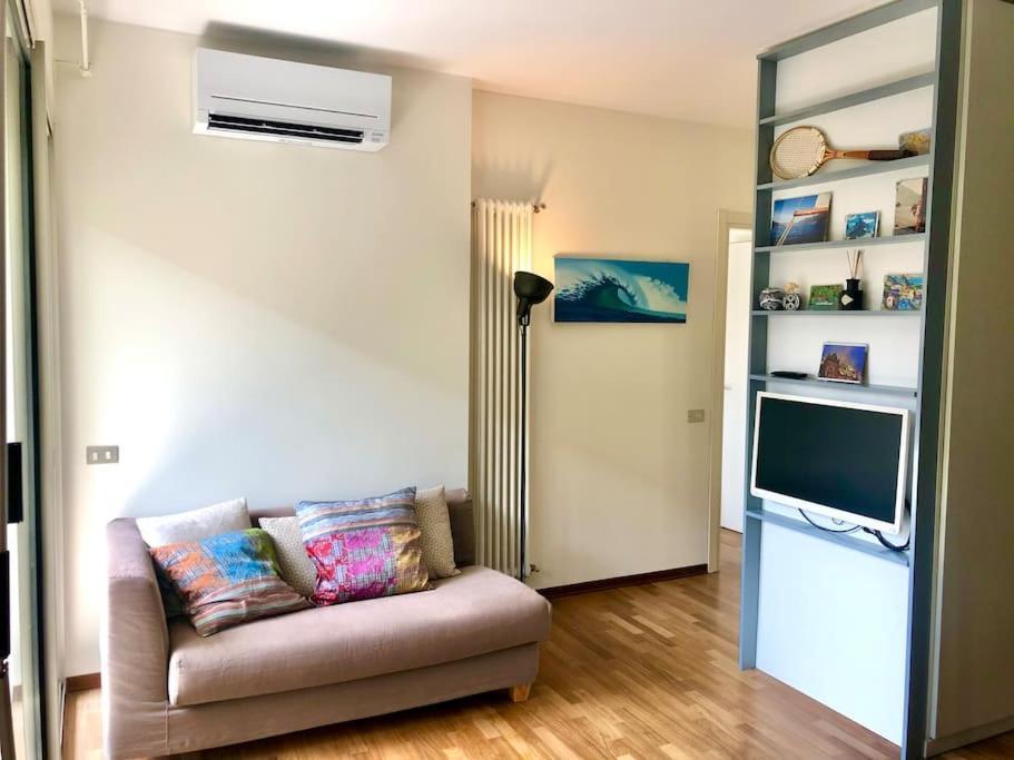 Mascalzone Latino, Center Apartment