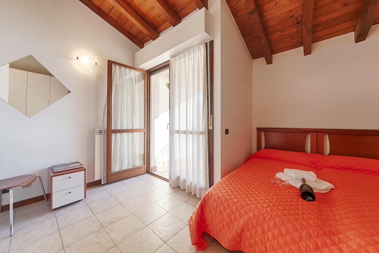 Apartment 3-bedroom Lakeview At The *