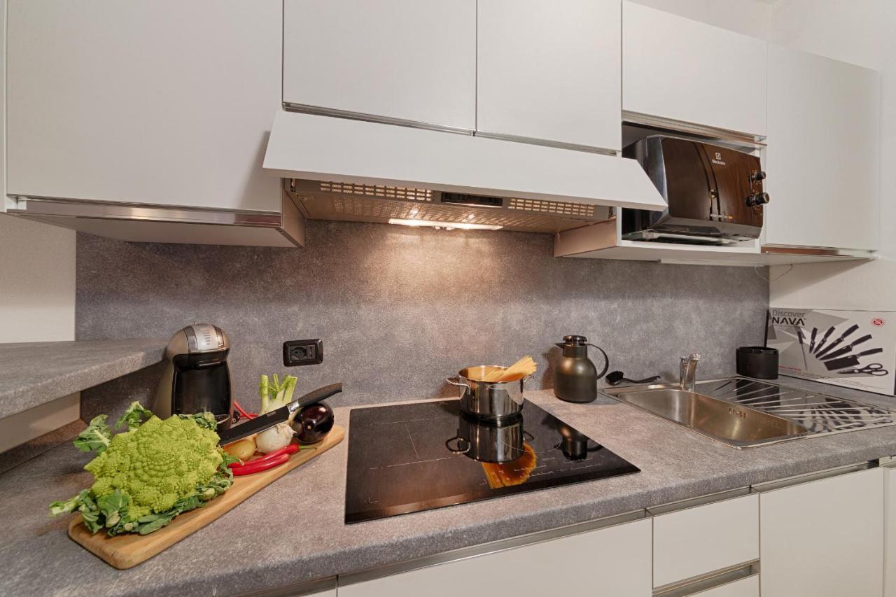 Modern Lakefront 1-bedroom Apartment Acquaseria