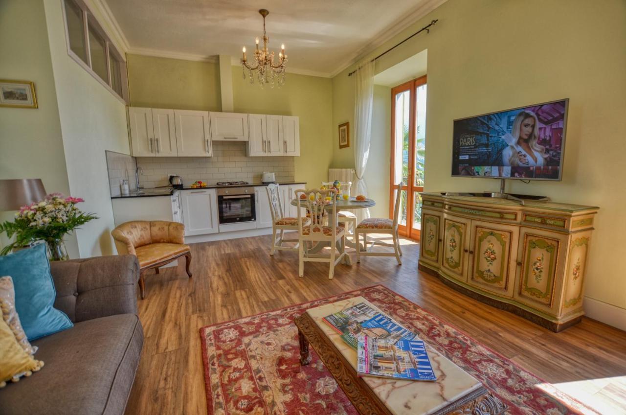 Pezzo 2-bedroom Lakeview With Shared Garden And Terrace