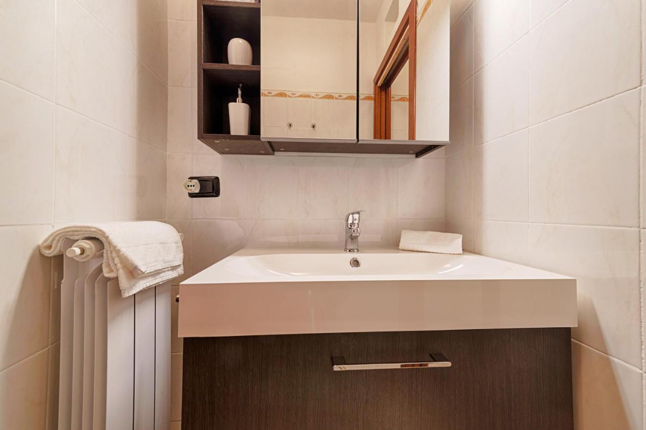 Modern Lakefront 1-bedroom Apartment *