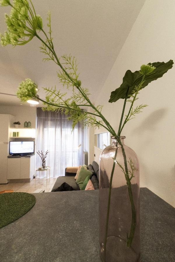 Modern Lakefront 1-bedroom Apartment *
