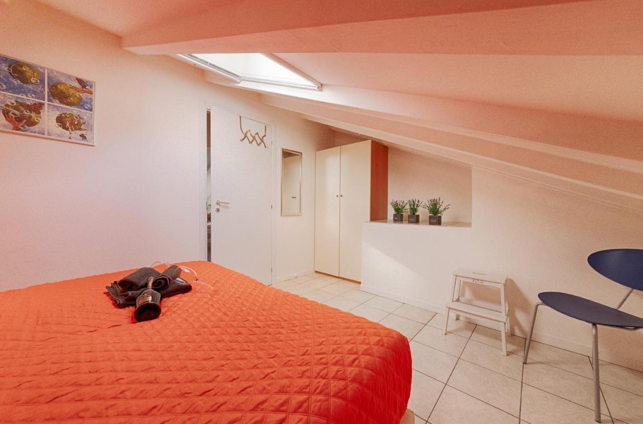 Modern Airconditioned 2-bedroom Lake Escape Apartment *