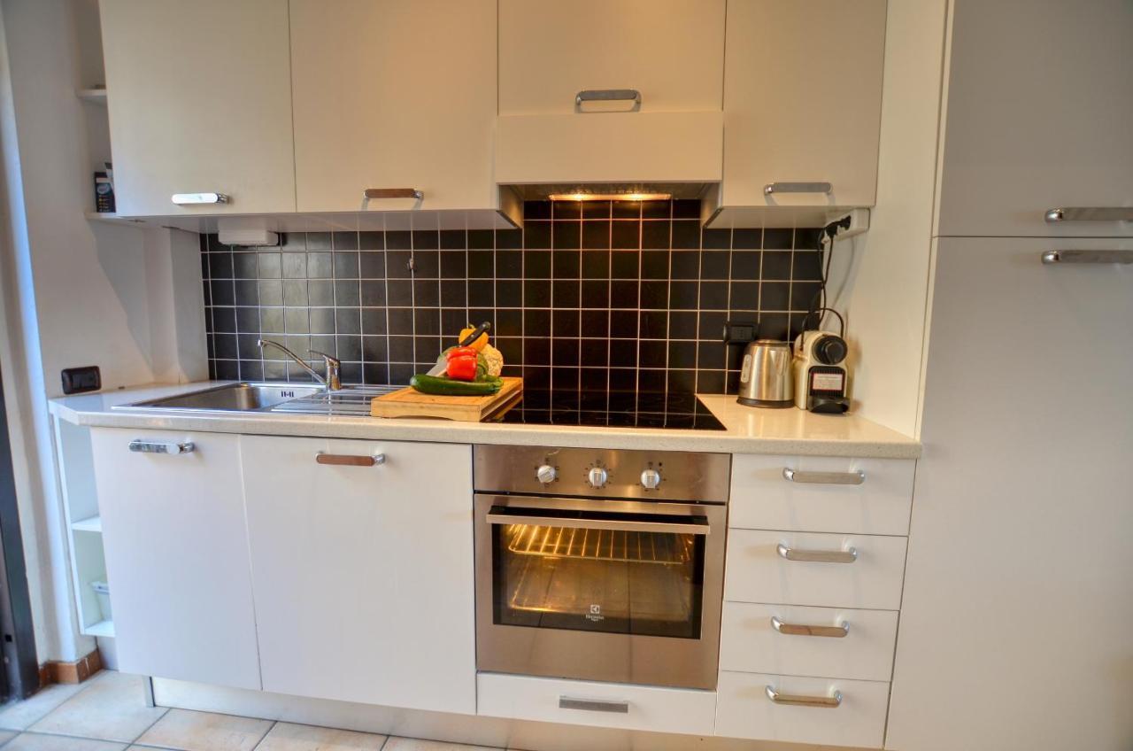 2-bedroom Airconditioned Lakeview Apartment