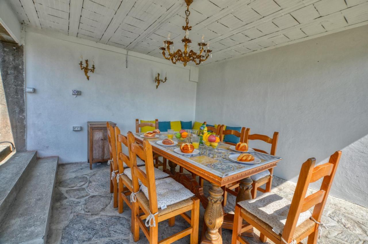 Pezzo 2-bedroom Lakeview With Shared Garden And Terrace Apartment San Siro (Lombardy)