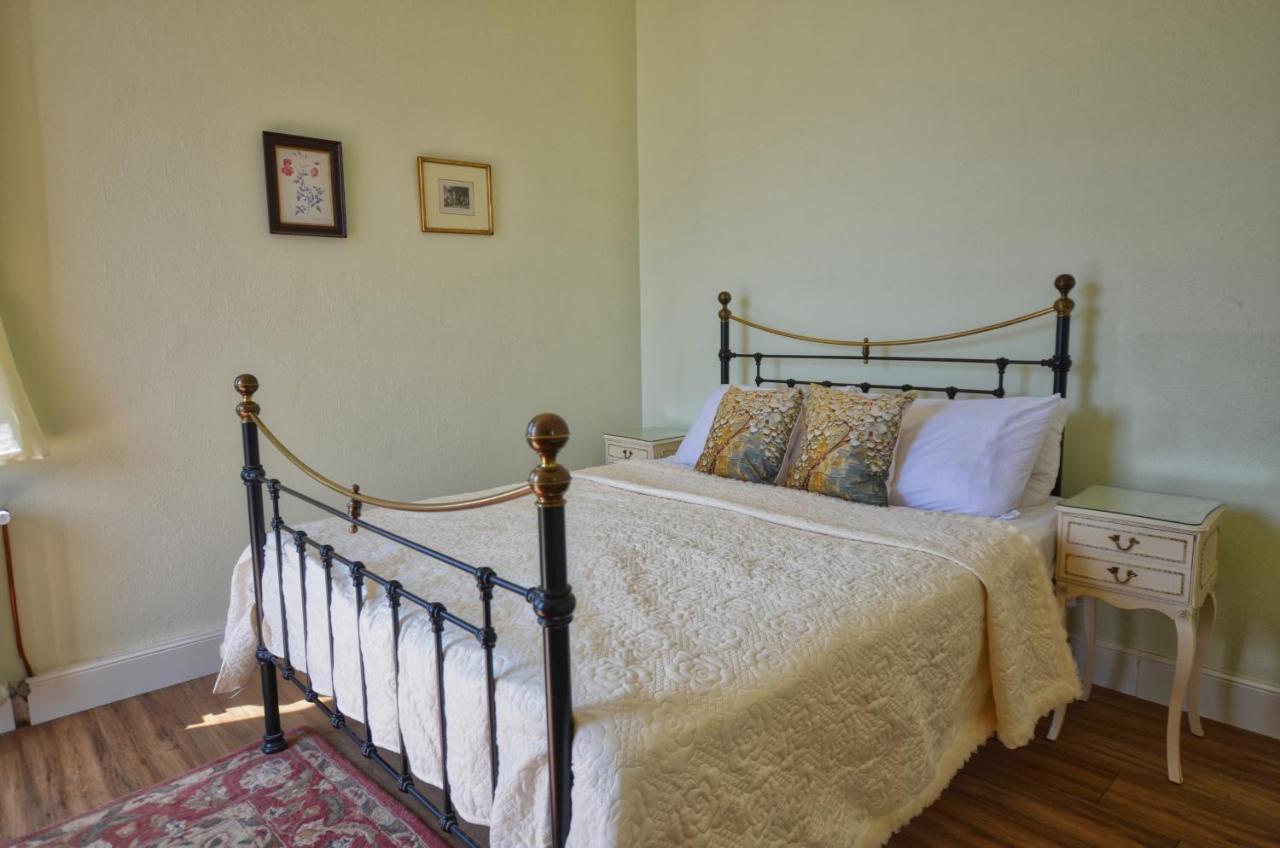 Pezzo 2-bedroom Lakeview With Shared Garden And Terrace * San Siro (Lombardy)