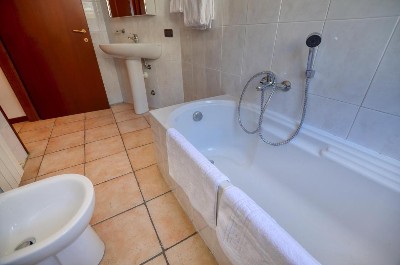 Apartment 2-bedroom Airconditioned Lakeview Acquaseria