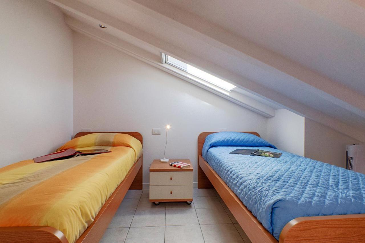 Modern Airconditioned 2-bedroom Lake Escape *