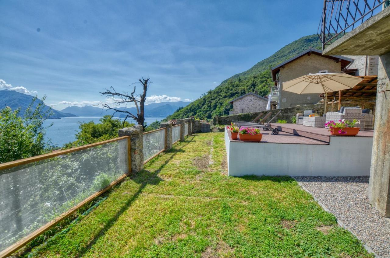 Pezzo 2-bedroom Lakeview With Shared Garden And Terrace Apartment San Siro (Lombardy)
