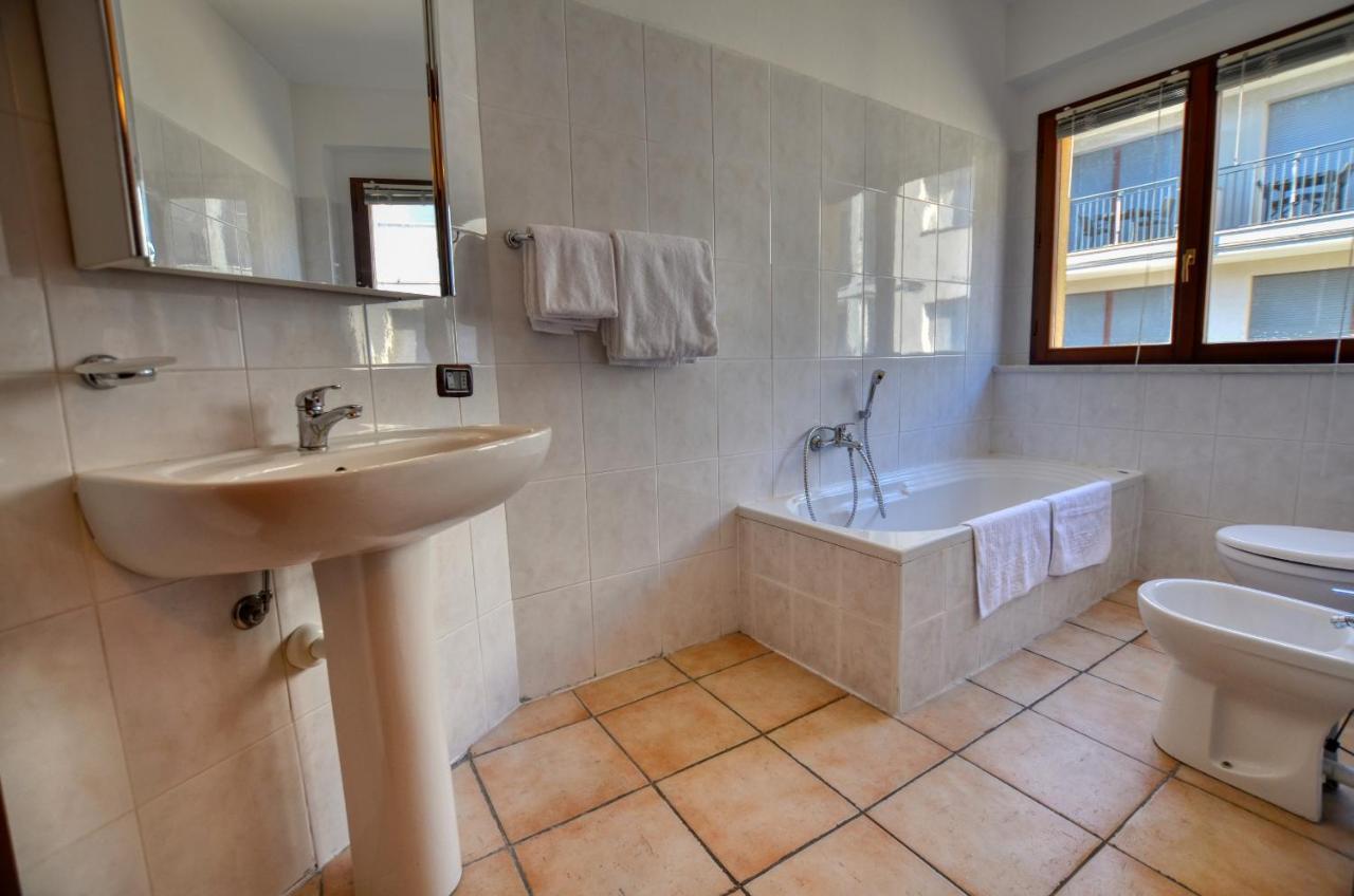 Apartment 2-bedroom Airconditioned Lakeview Acquaseria