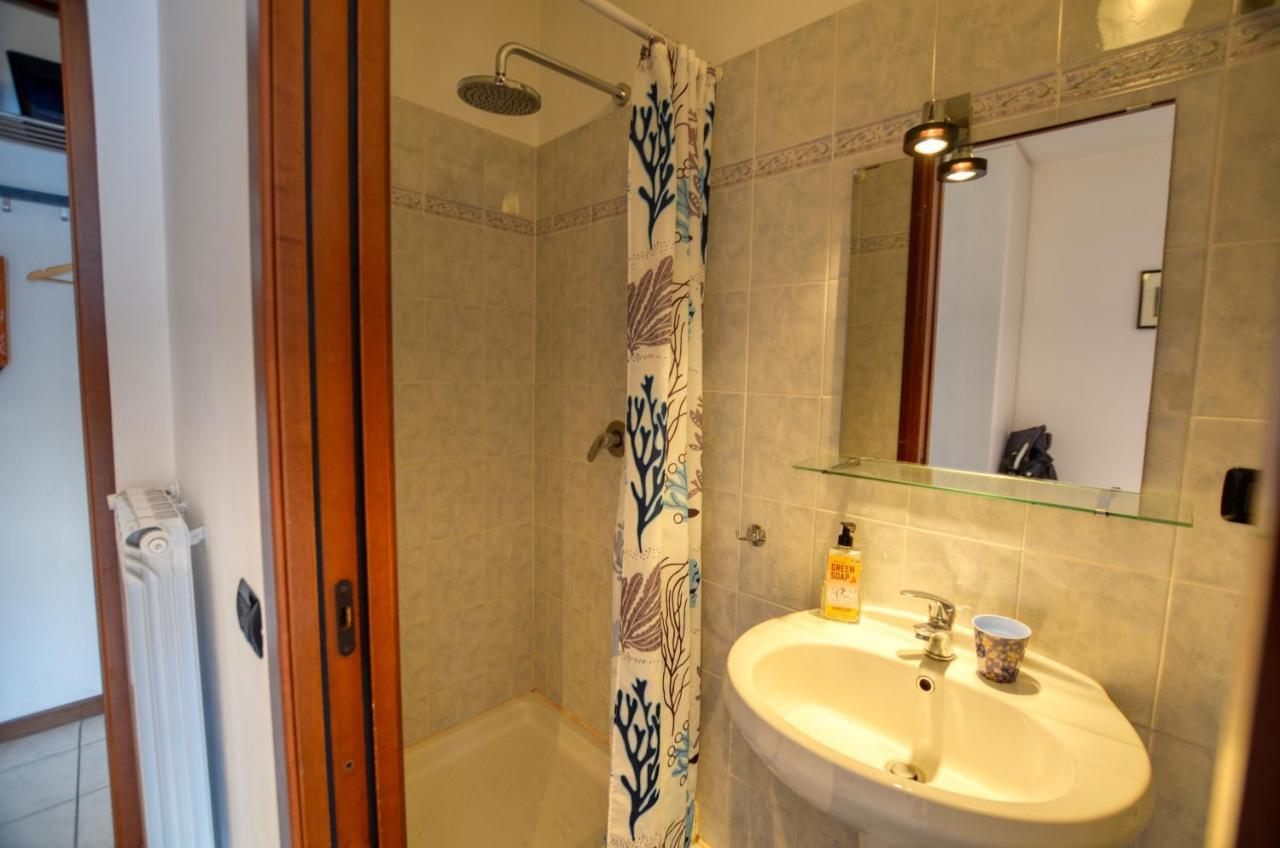 View Golden Triangle Apartment *