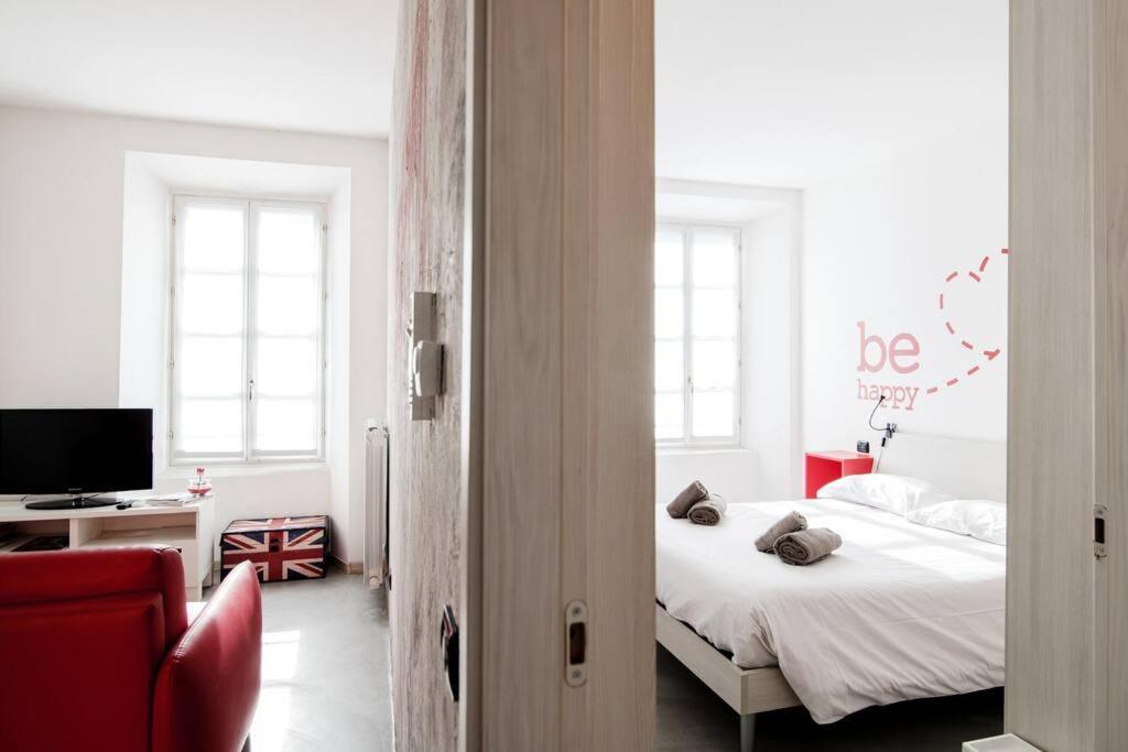 Be Happy - The House Of Travelers Apartment Como
