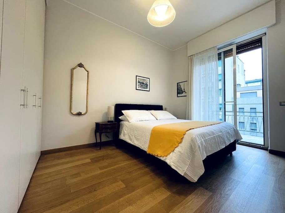 Modern In Historic Center Apartment