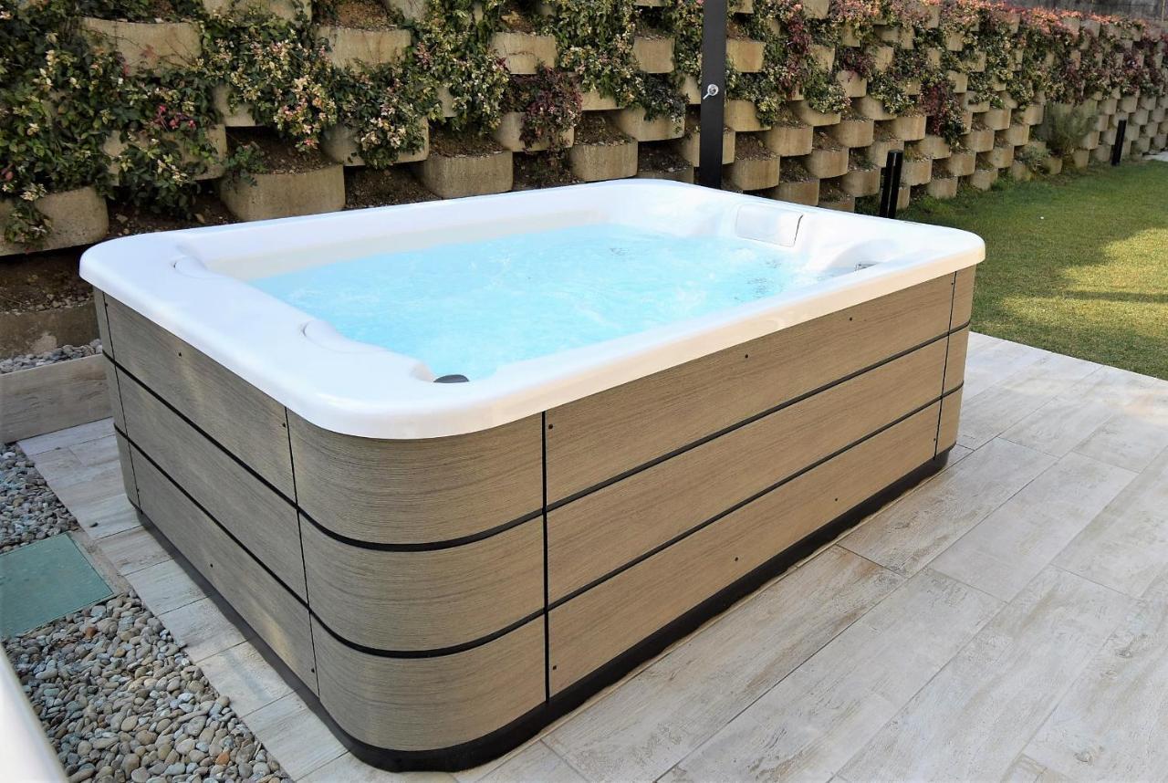 Fiordaliso Bellagio Wild Flowers - Hot Tub