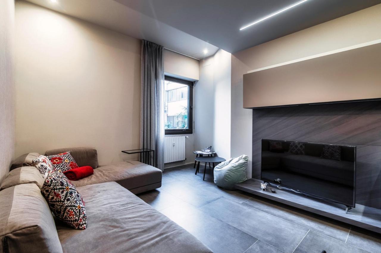 By The Small -downtown Apartment Como