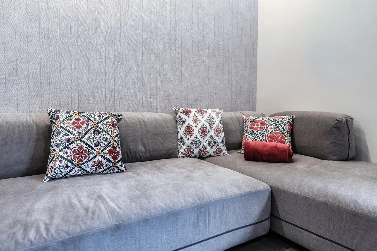 By The Small -downtown Apartment Como