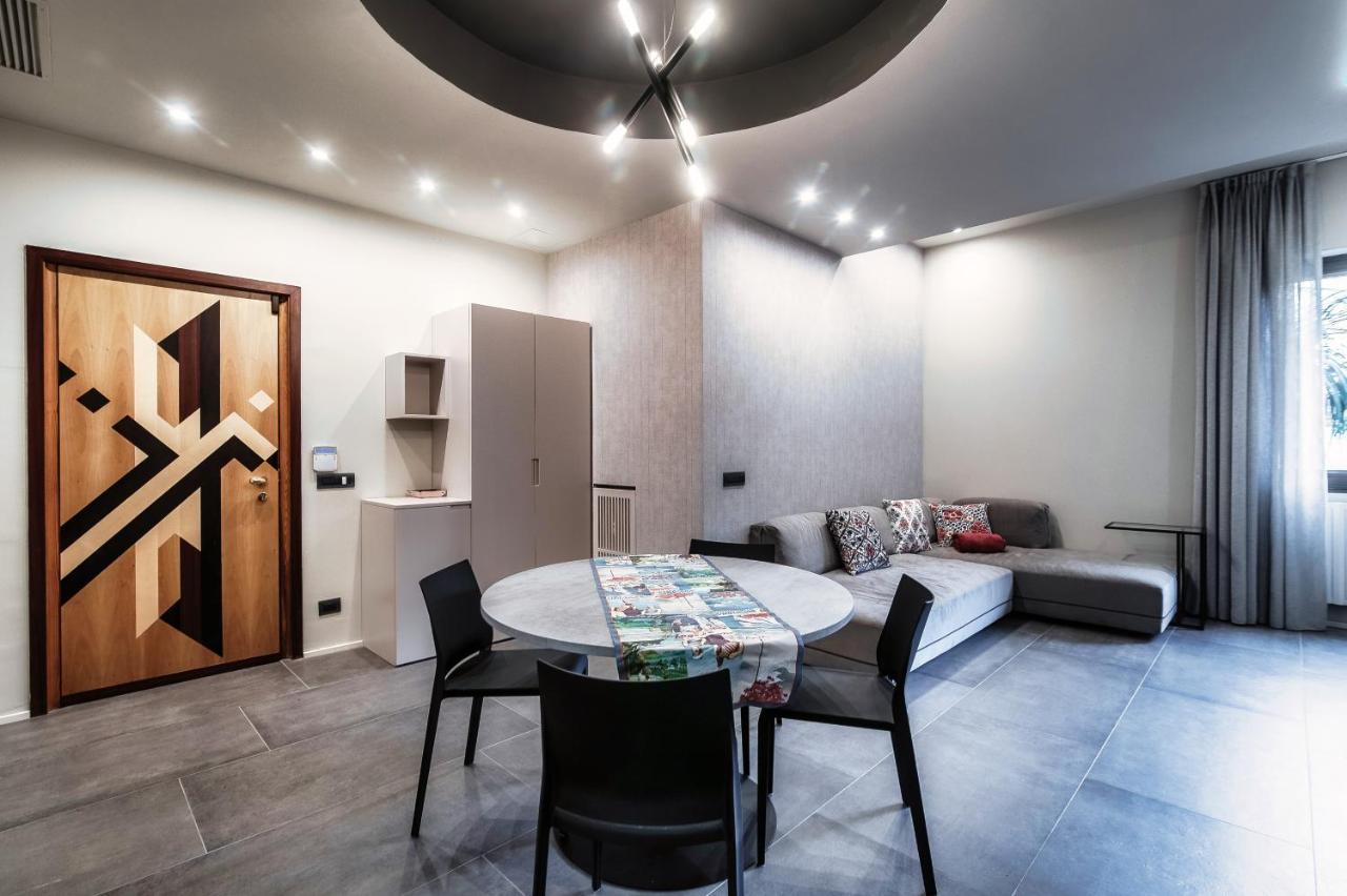 By The Small -downtown Apartment *