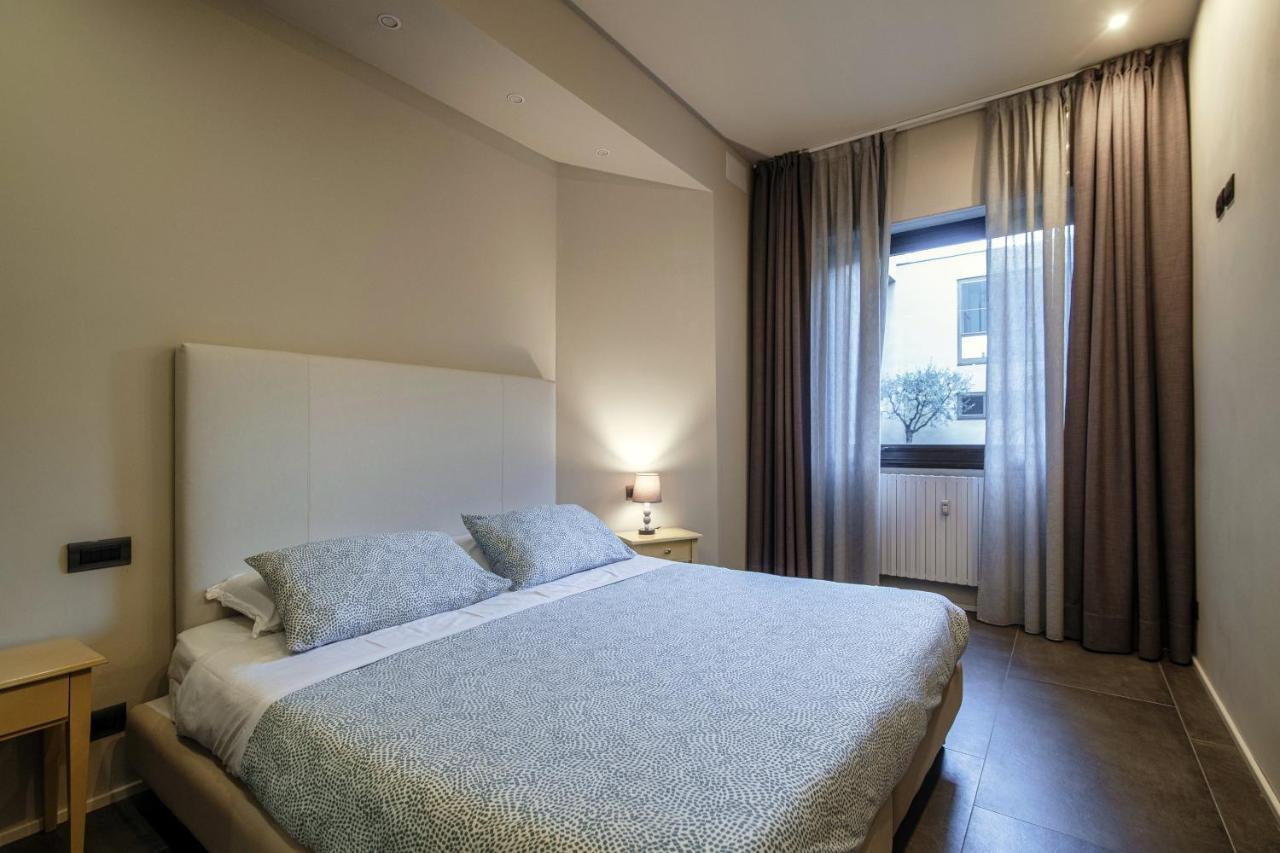 By The - Downtown Apartment *