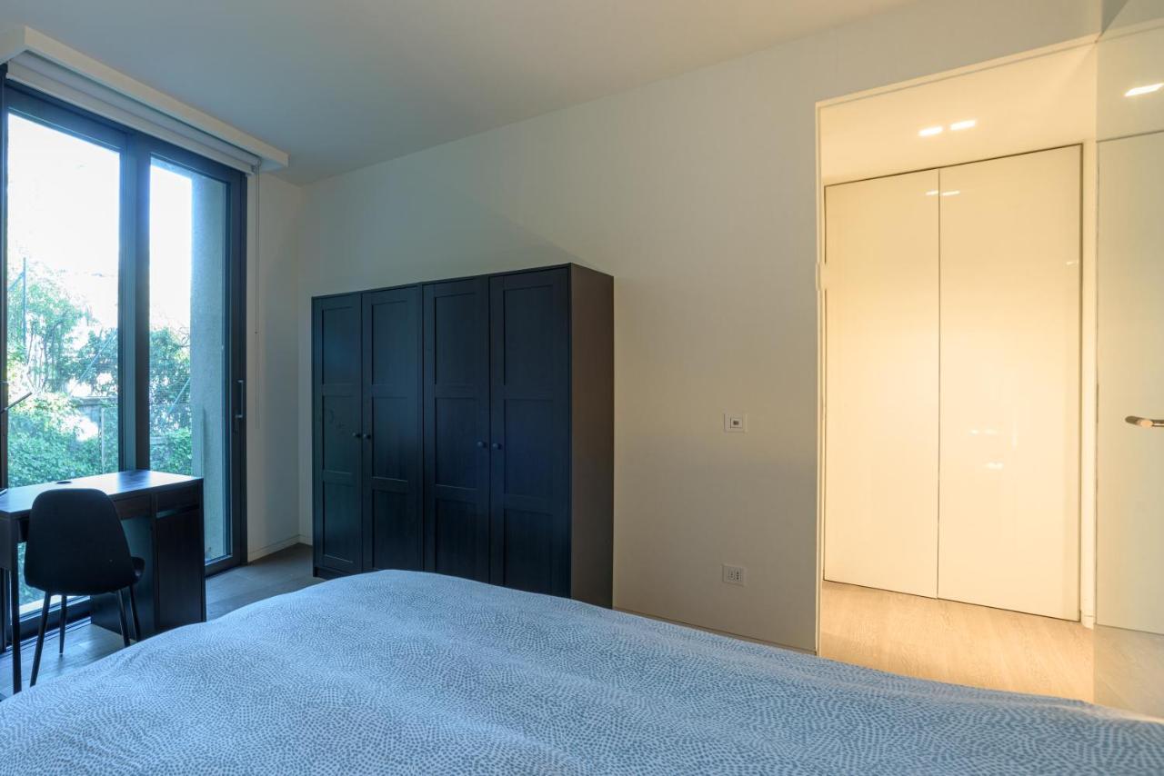 Apartment Lakefront Private Parking And Pool