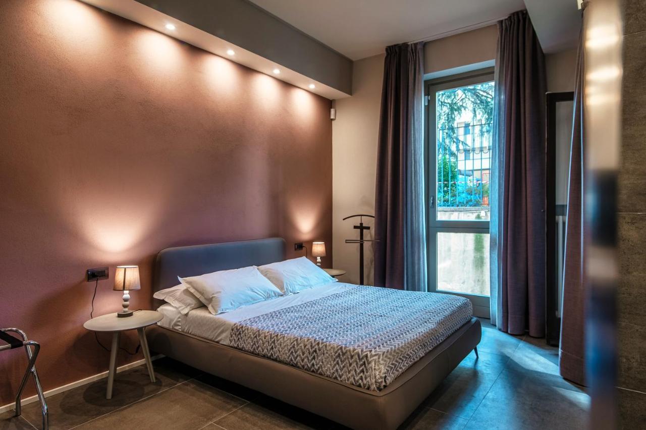 By The Small -downtown Apartment