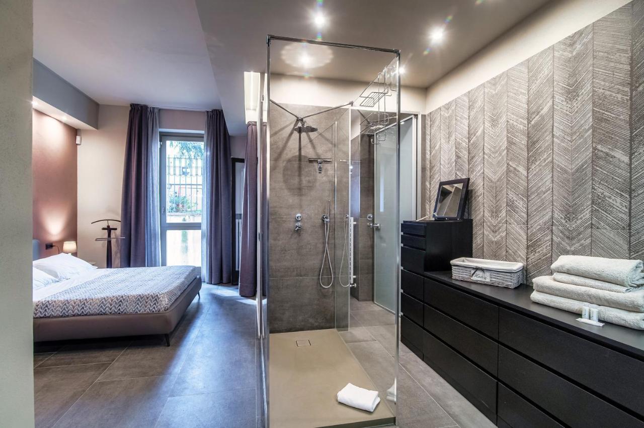 By The Small -downtown Apartment Como