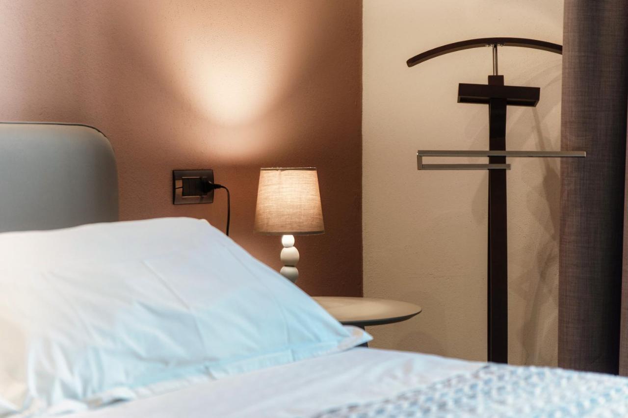 By The Small -downtown Apartment Como
