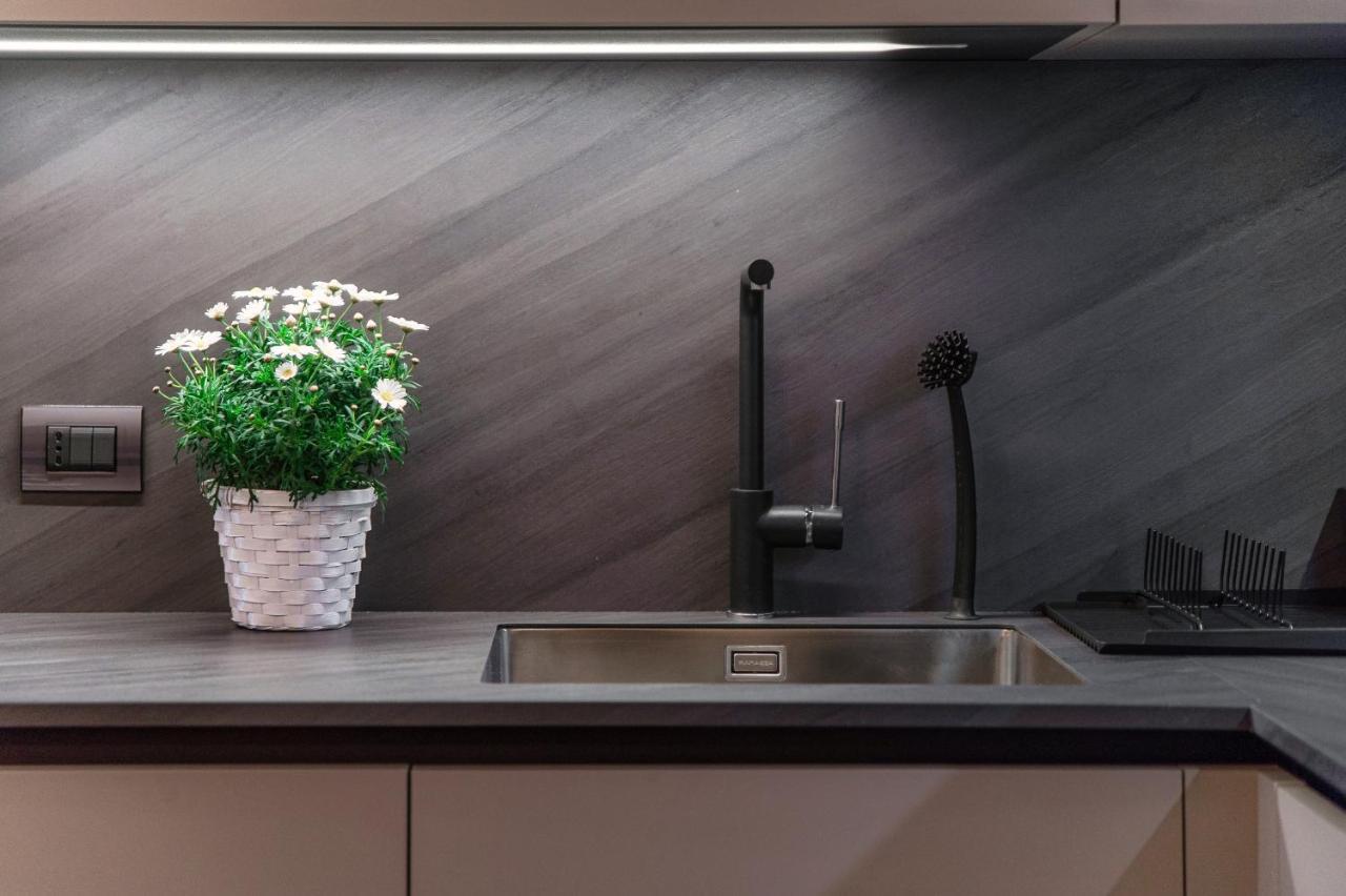 By The Small -downtown Apartment Como