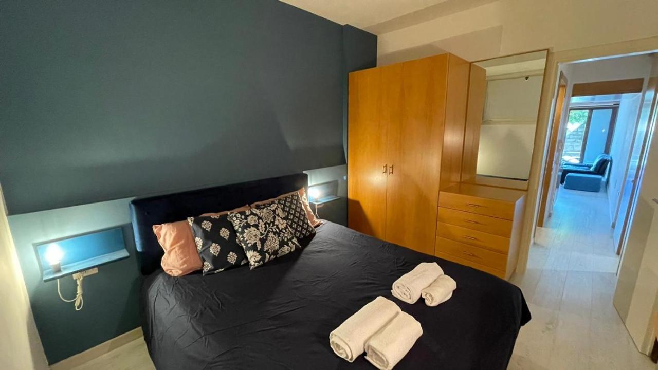 View, Swimming Pool, Tennis Court And Private Parking Holiday home *