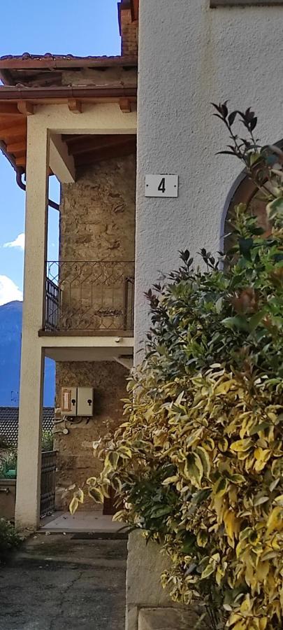 Charming Glicine And Azalea House Art And Colour With Lakeview