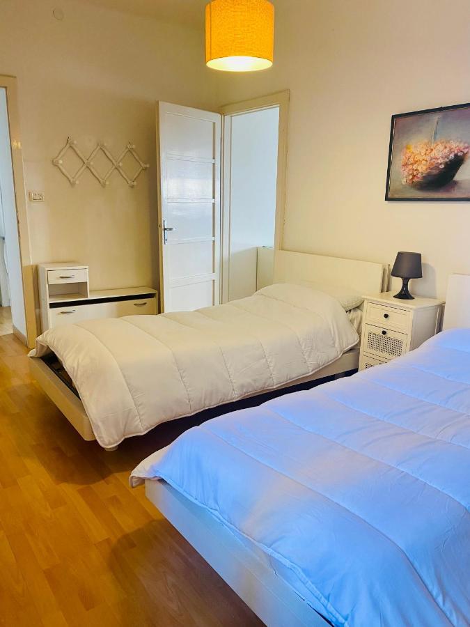 Alexa House Front Apartment *