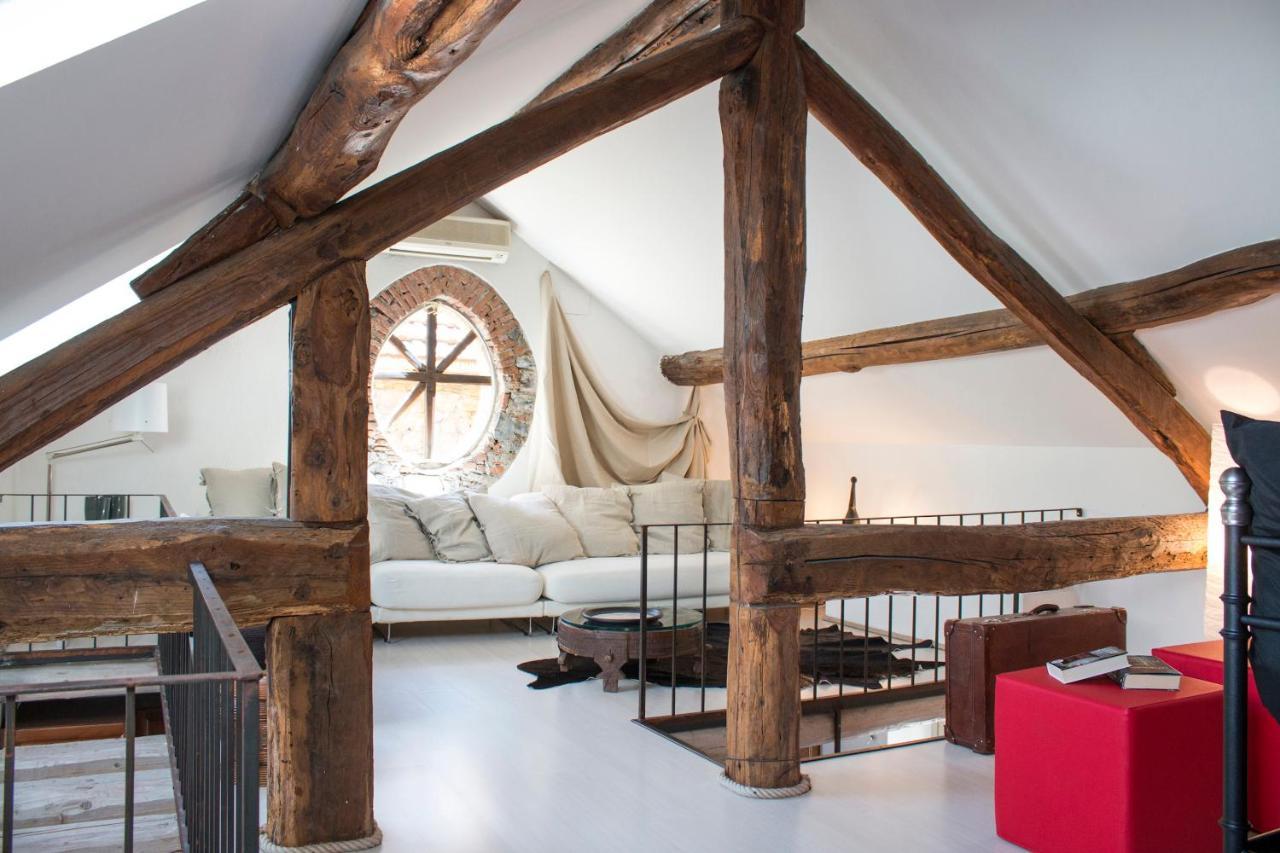 Rustic At The Pier Of - The House Of Travelers Apartment Brienno