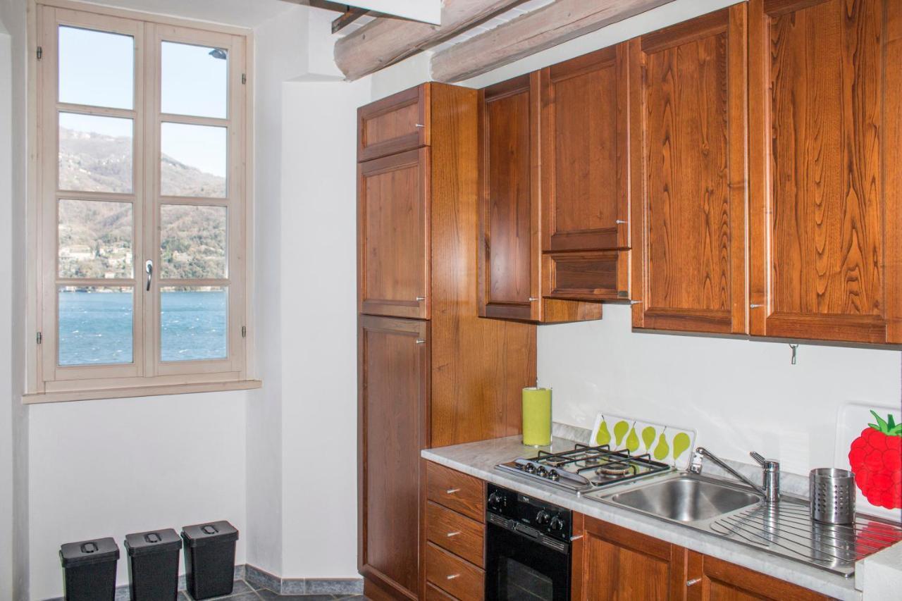 Rustic At The Pier Of - The House Of Travelers Apartment Brienno