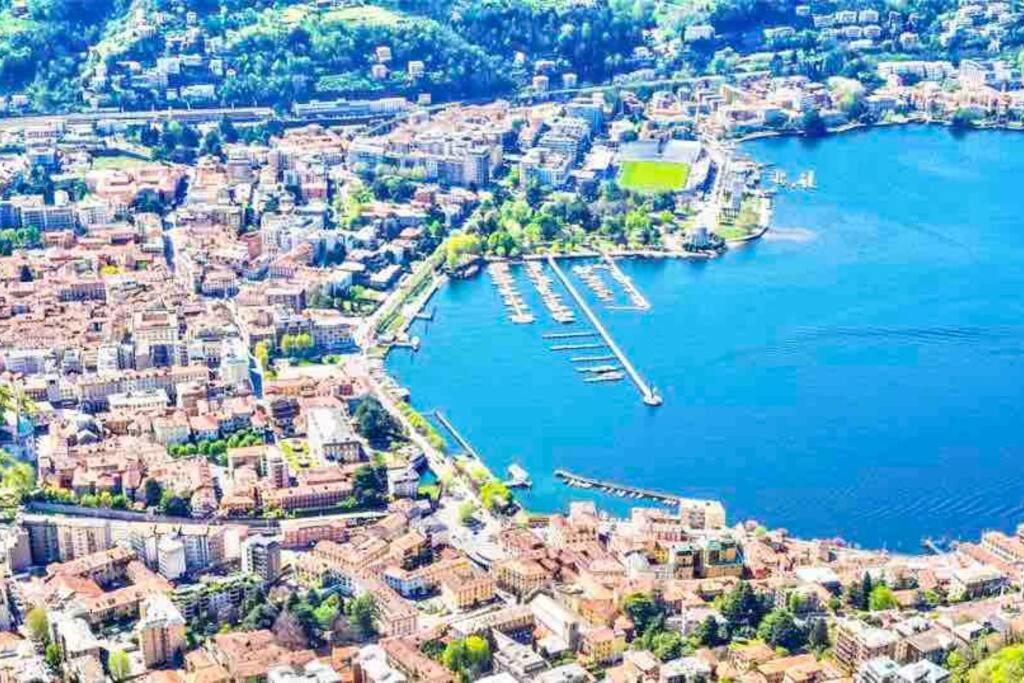 Elegant Apartment- 8 Mins Walk To Center - Free Parking Apartment *