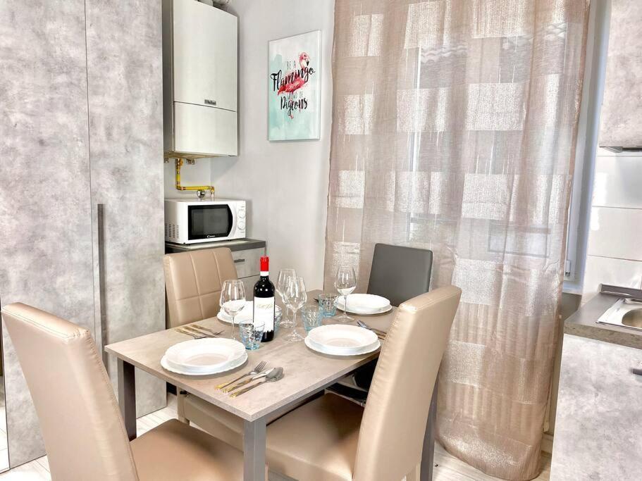 Elegant Apartment- 8 Mins Walk To Center - Free Parking Como