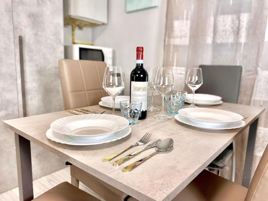 Elegant Apartment- 8 Mins Walk To Center - Free Parking * Como