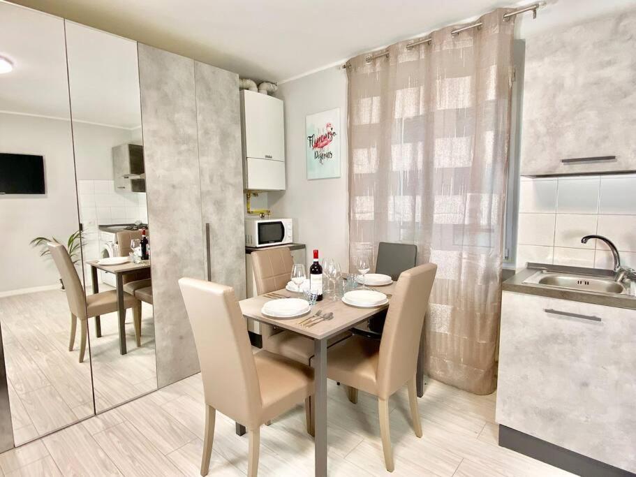 Elegant Apartment- 8 Mins Walk To Center - Free Parking Como