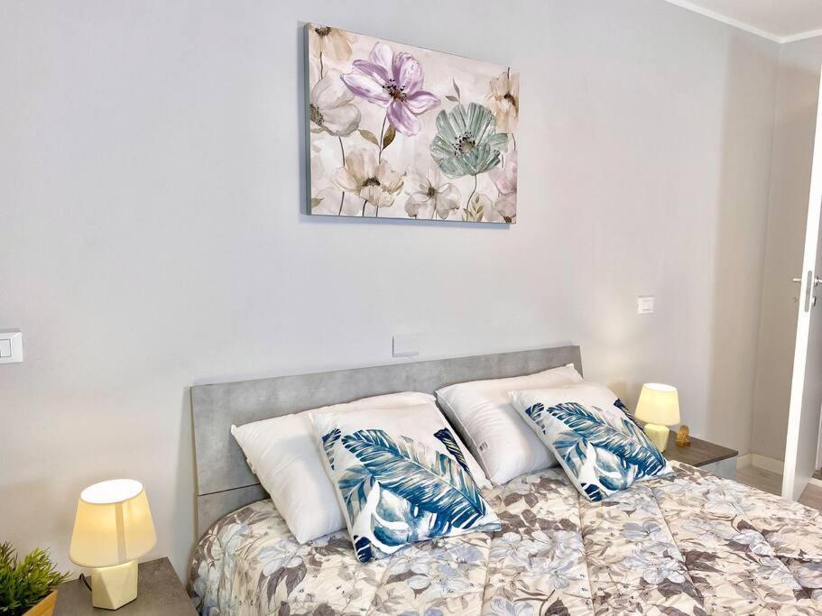 Apartment Elegant Apartment- 8 Mins Walk To Center - Free Parking Como