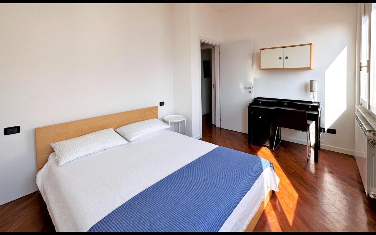 Carate 16 With Balcony & Lake View Apartment *