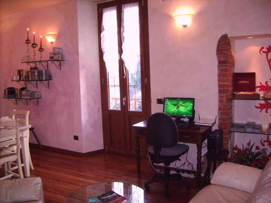 Charming Glicine And Azalea House Art And Colour With Lakeview Apartment