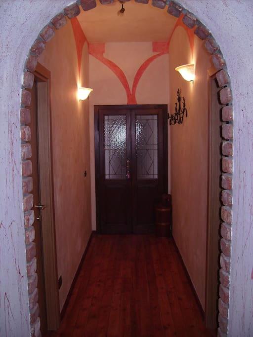 Charming Glicine And Azalea House Art And Colour With Lakeview Apartment