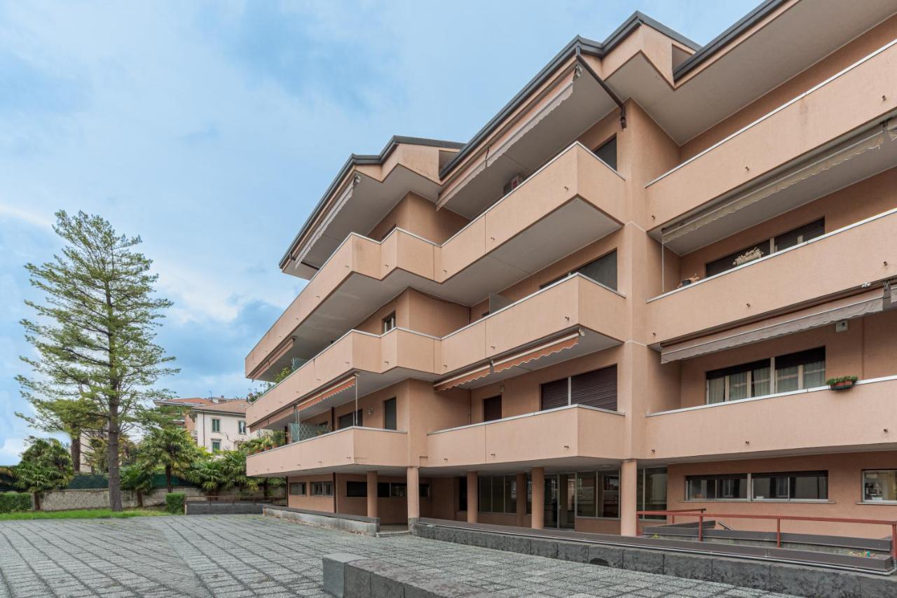 Apartment Center Apartments! Como